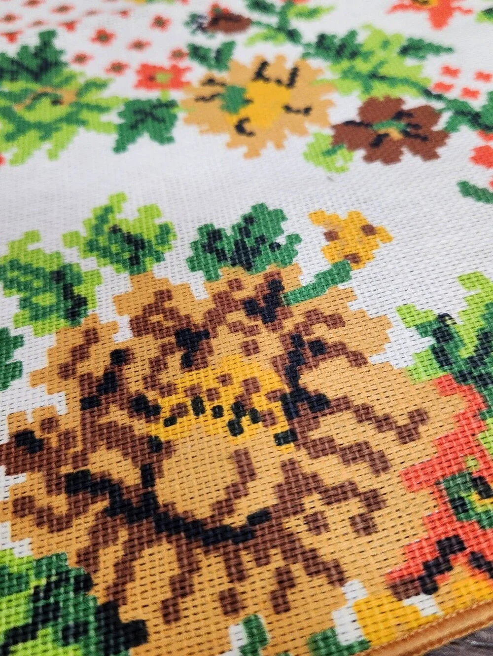 🌼 Vintage 1970s Floral Faux Cross-Stitch Napkin Set 🌼